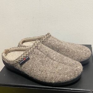Haflinger Women’s Gray and Tan Wool Slippers Size 40/9US
